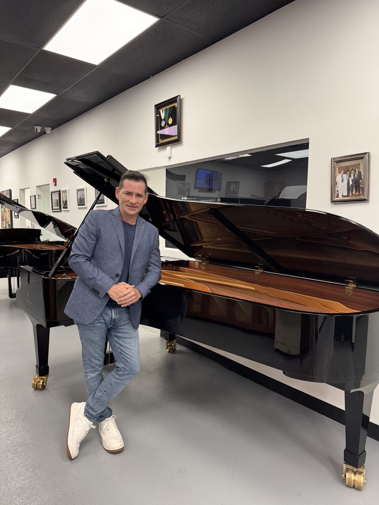 Damian Fernandez at the piano